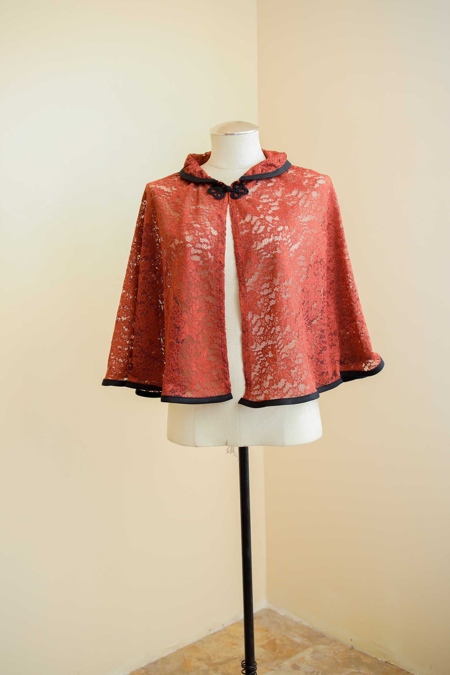 Floral Lace Capelet | Peter Pan Collar Vintage Style Cape | Wedding Shoulder Shawl Wrap | Cottagecore Goblincore Fairycore Goth Fantasy LARP