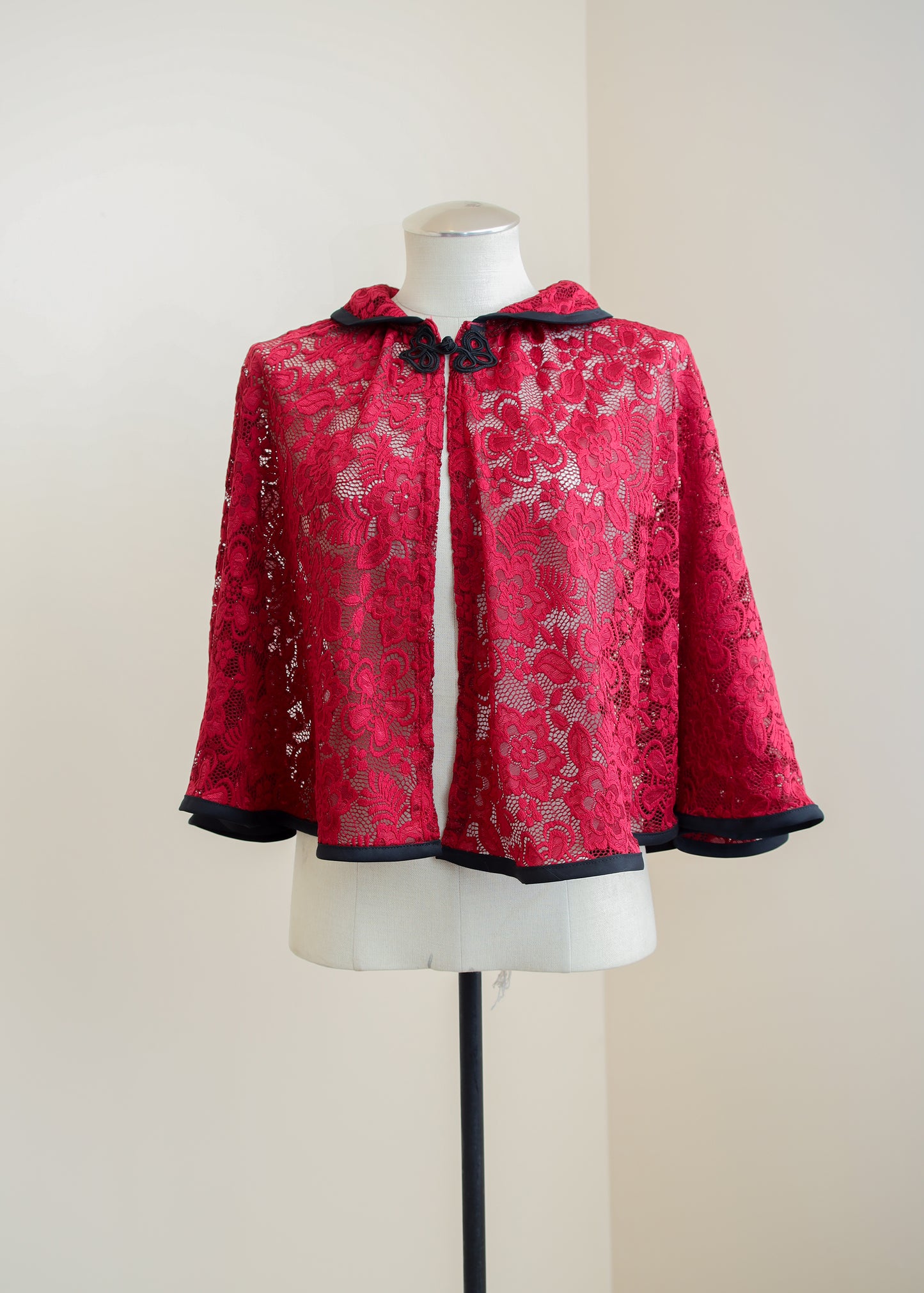 Floral Lace Capelet | Peter Pan Collar Vintage Style Cape | Wedding Shoulder Shawl Wrap | Cottagecore Goblincore Fairycore Goth Fantasy LARP