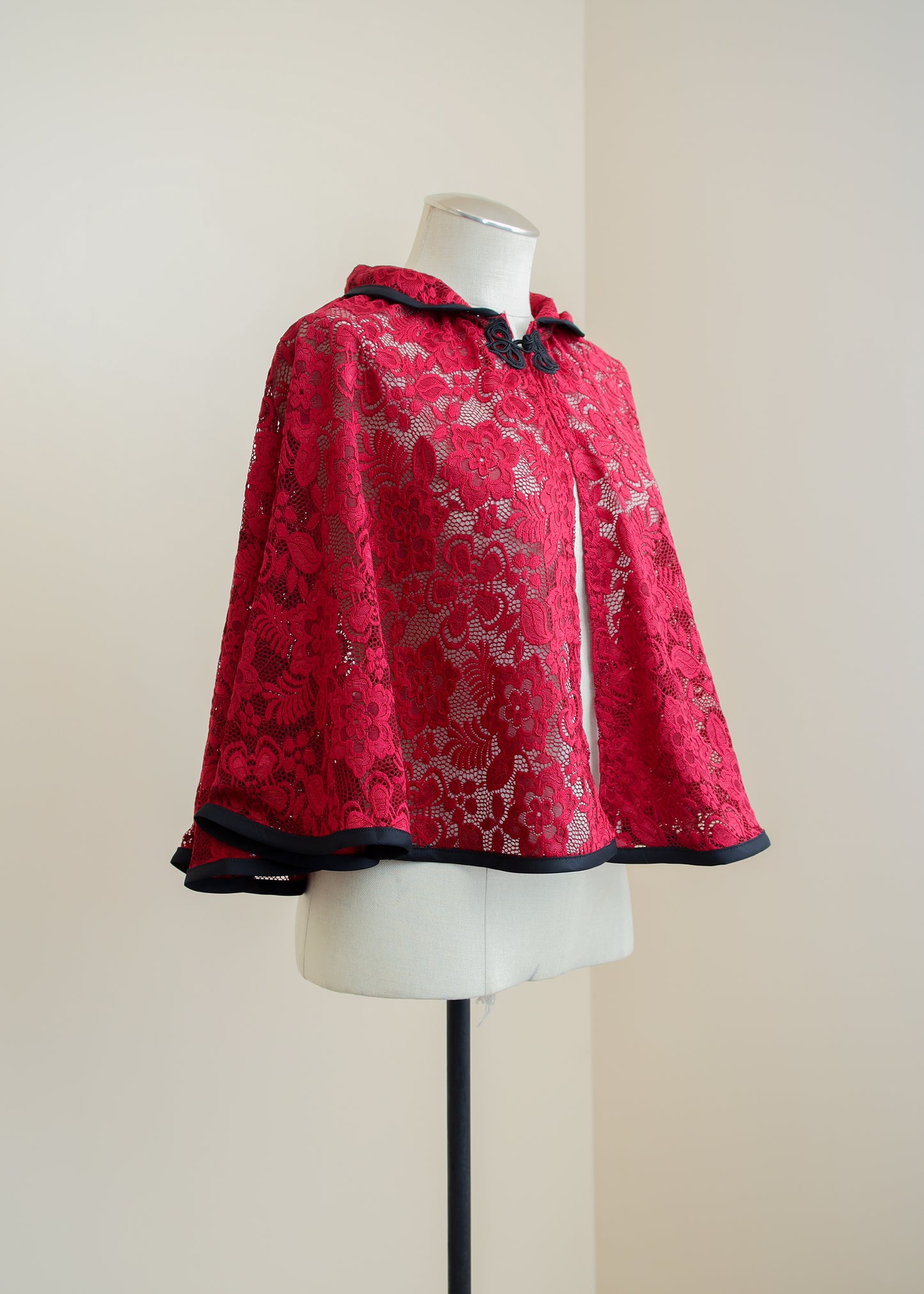 Floral Lace Capelet | Peter Pan Collar Vintage Style Cape | Wedding Shoulder Shawl Wrap | Cottagecore Goblincore Fairycore Goth Fantasy LARP