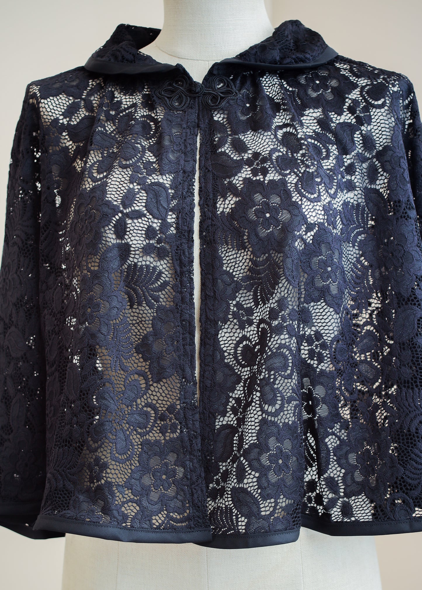 Floral Lace Capelet | Peter Pan Collar Vintage Style Cape | Wedding Shoulder Shawl Wrap | Cottagecore Goblincore Fairycore Goth Fantasy LARP