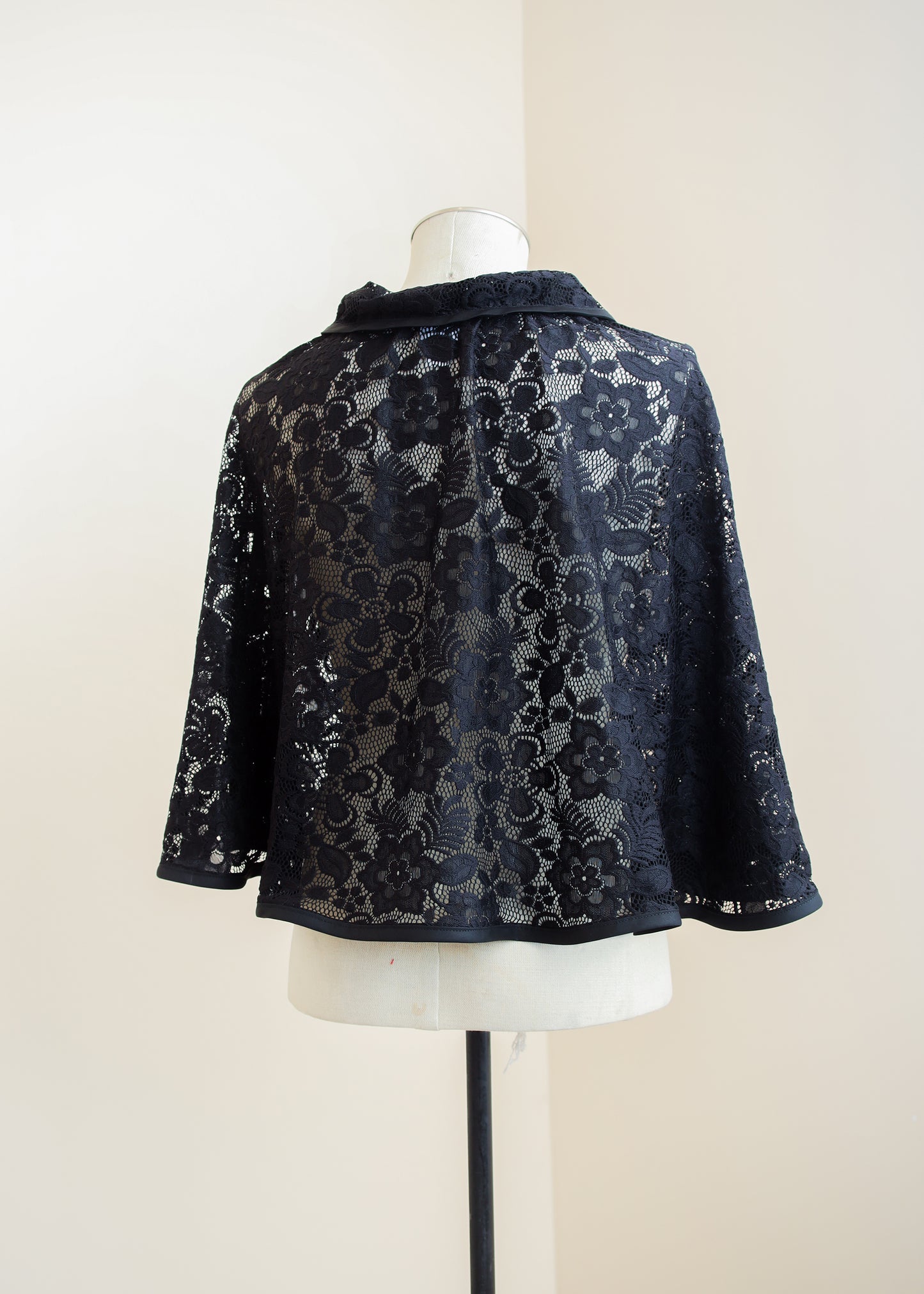 Floral Lace Capelet | Peter Pan Collar Vintage Style Cape | Wedding Shoulder Shawl Wrap | Cottagecore Goblincore Fairycore Goth Fantasy LARP