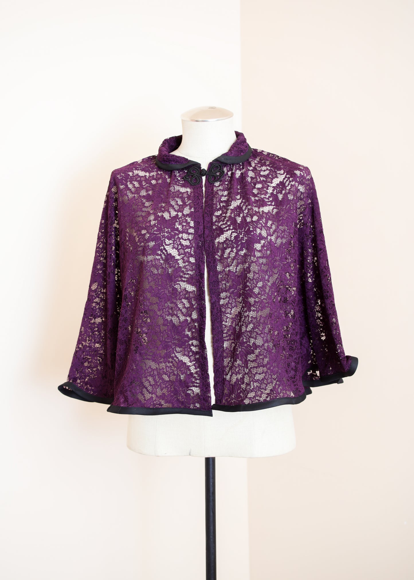 Floral Lace Capelet | Peter Pan Collar Vintage Style Cape | Wedding Shoulder Shawl Wrap | Cottagecore Goblincore Fairycore Goth Fantasy LARP