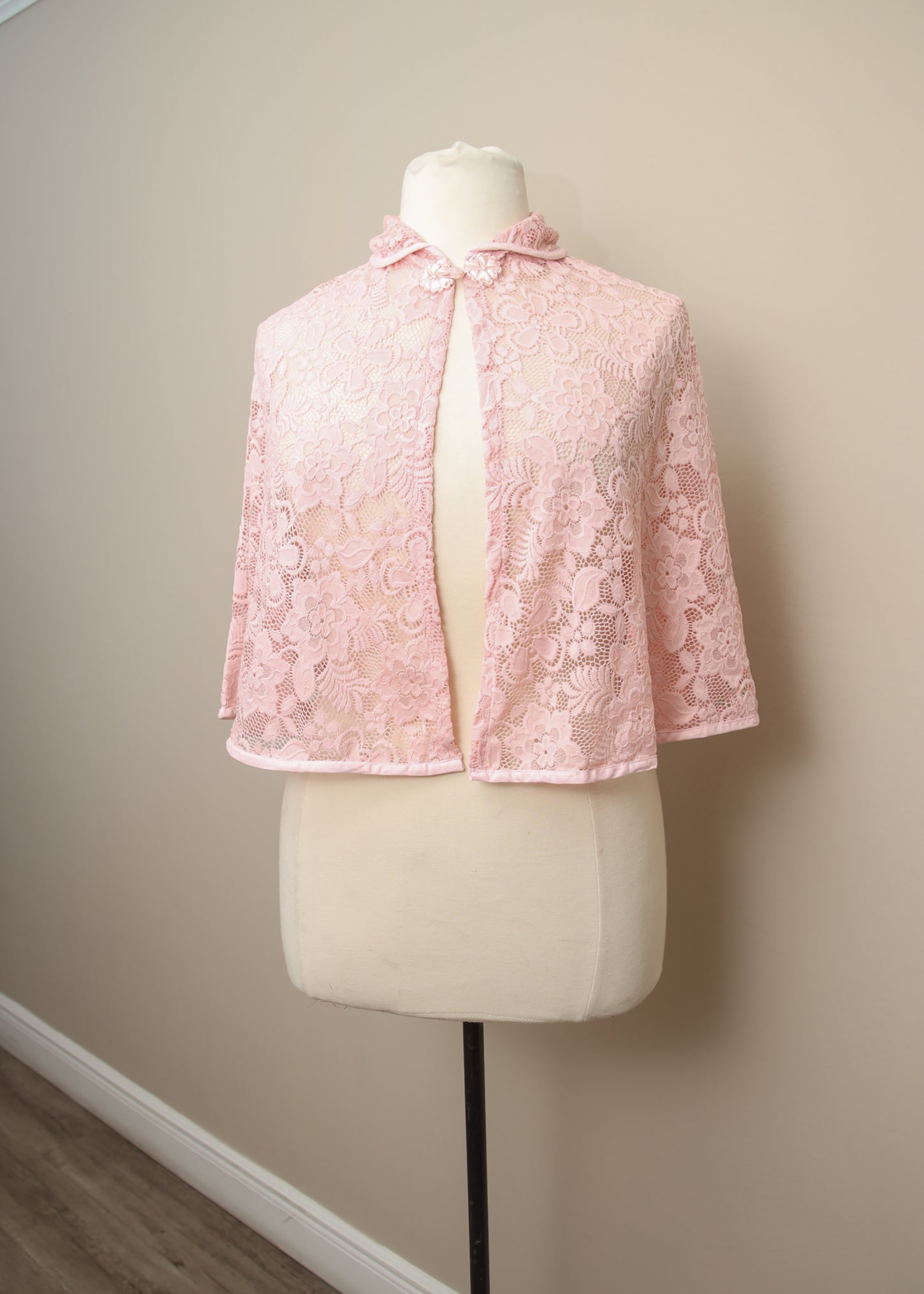 Floral Lace Capelet | Peter Pan Collar Vintage Style Cape | Wedding Shoulder Shawl Wrap | Cottagecore Goblincore Fairycore Goth Fantasy LARP