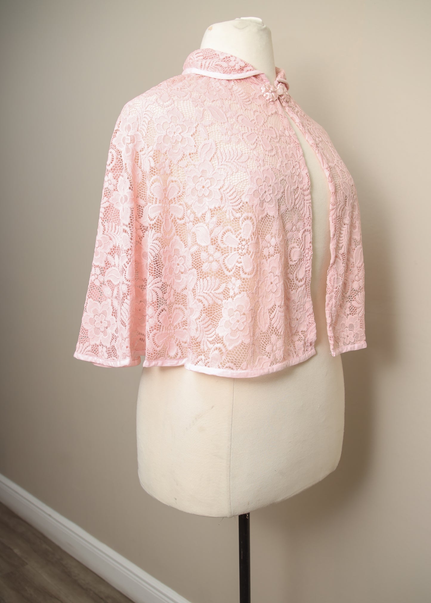 Floral Lace Capelet | Peter Pan Collar Vintage Style Cape | Wedding Shoulder Shawl Wrap | Cottagecore Goblincore Fairycore Goth Fantasy LARP