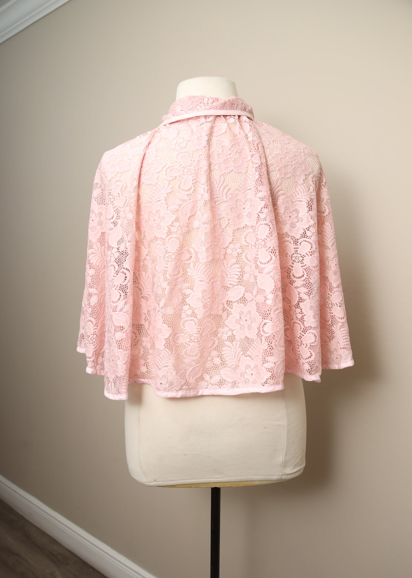 Floral Lace Capelet | Peter Pan Collar Vintage Style Cape | Wedding Shoulder Shawl Wrap | Cottagecore Goblincore Fairycore Goth Fantasy LARP