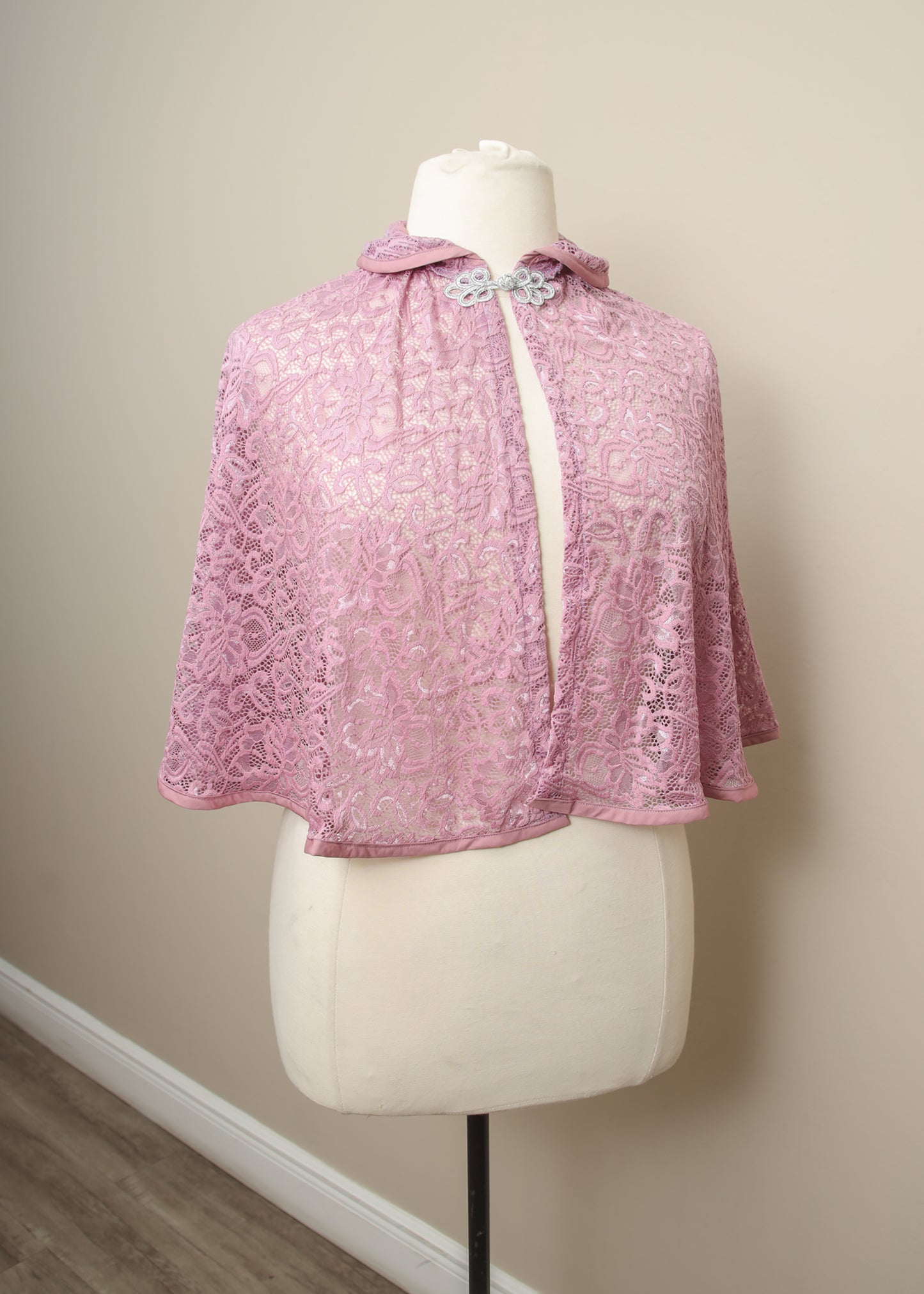 Floral Lace Capelet | Peter Pan Collar Vintage Style Cape | Wedding Shoulder Shawl Wrap | Cottagecore Goblincore Fairycore Goth Fantasy LARP