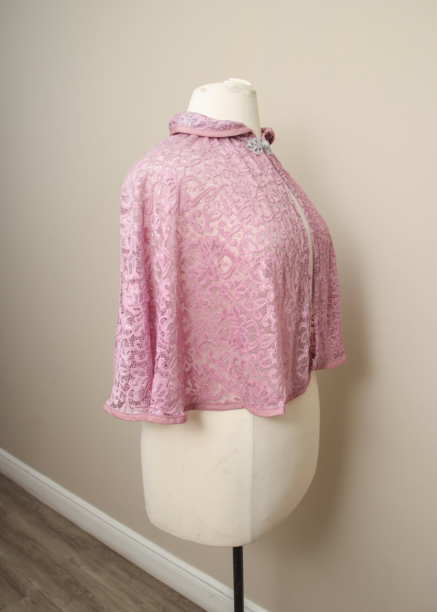 Floral Lace Capelet | Peter Pan Collar Vintage Style Cape | Wedding Shoulder Shawl Wrap | Cottagecore Goblincore Fairycore Goth Fantasy LARP
