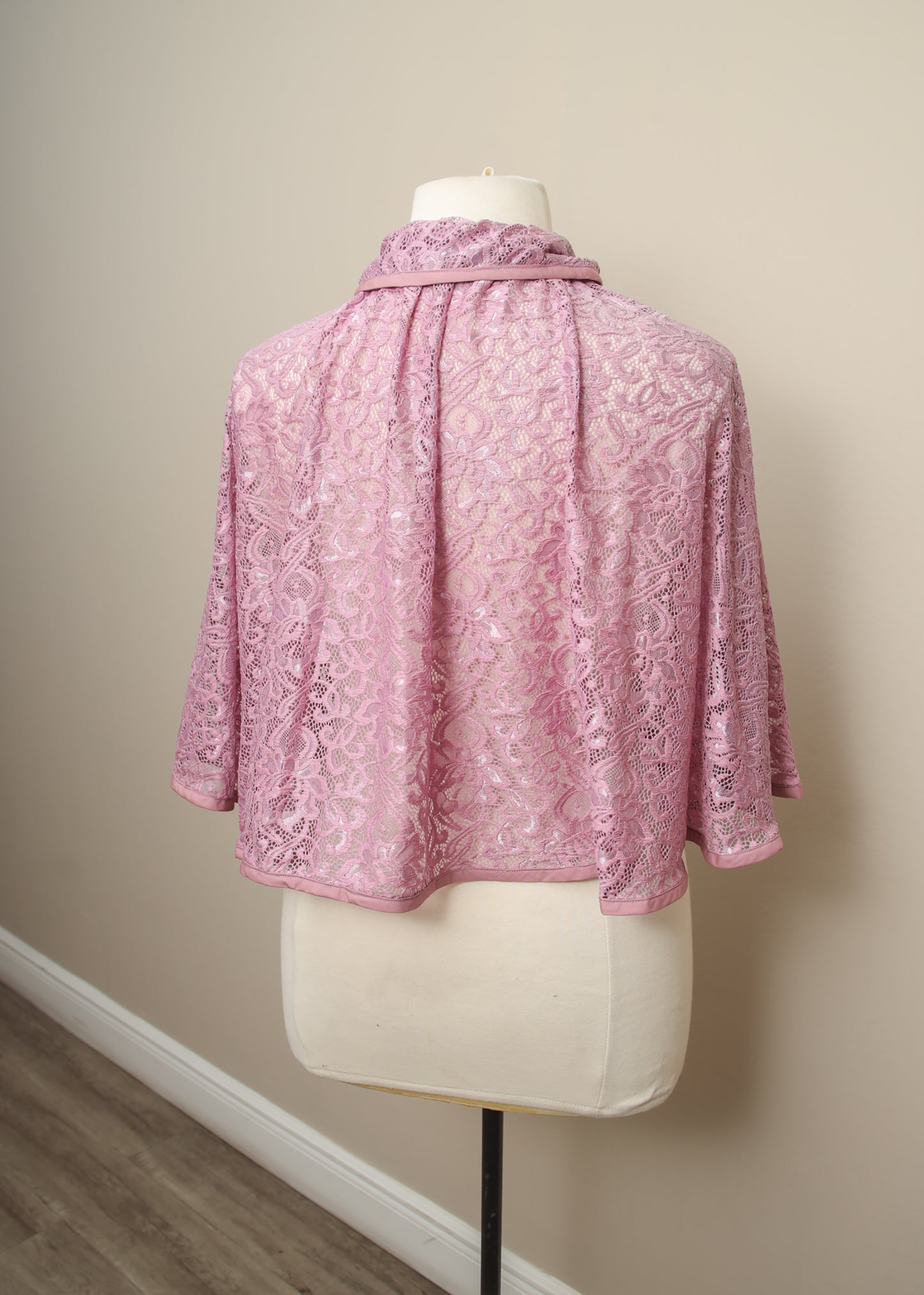 Floral Lace Capelet | Peter Pan Collar Vintage Style Cape | Wedding Shoulder Shawl Wrap | Cottagecore Goblincore Fairycore Goth Fantasy LARP