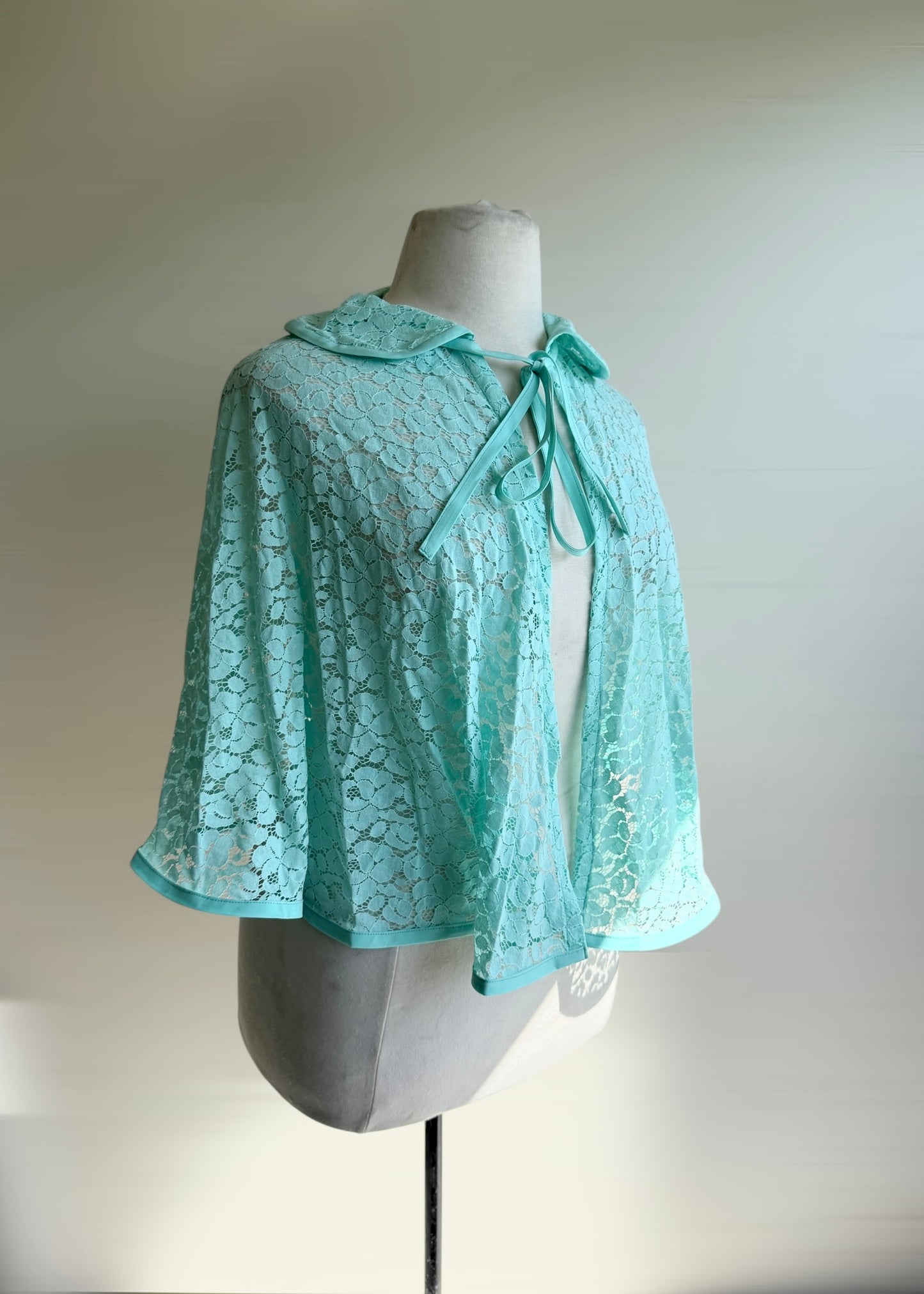 Floral Lace Capelet | Peter Pan Collar Vintage Style Cape | Wedding Shoulder Shawl Wrap | Cottagecore Goblincore Fairycore Goth Fantasy LARP