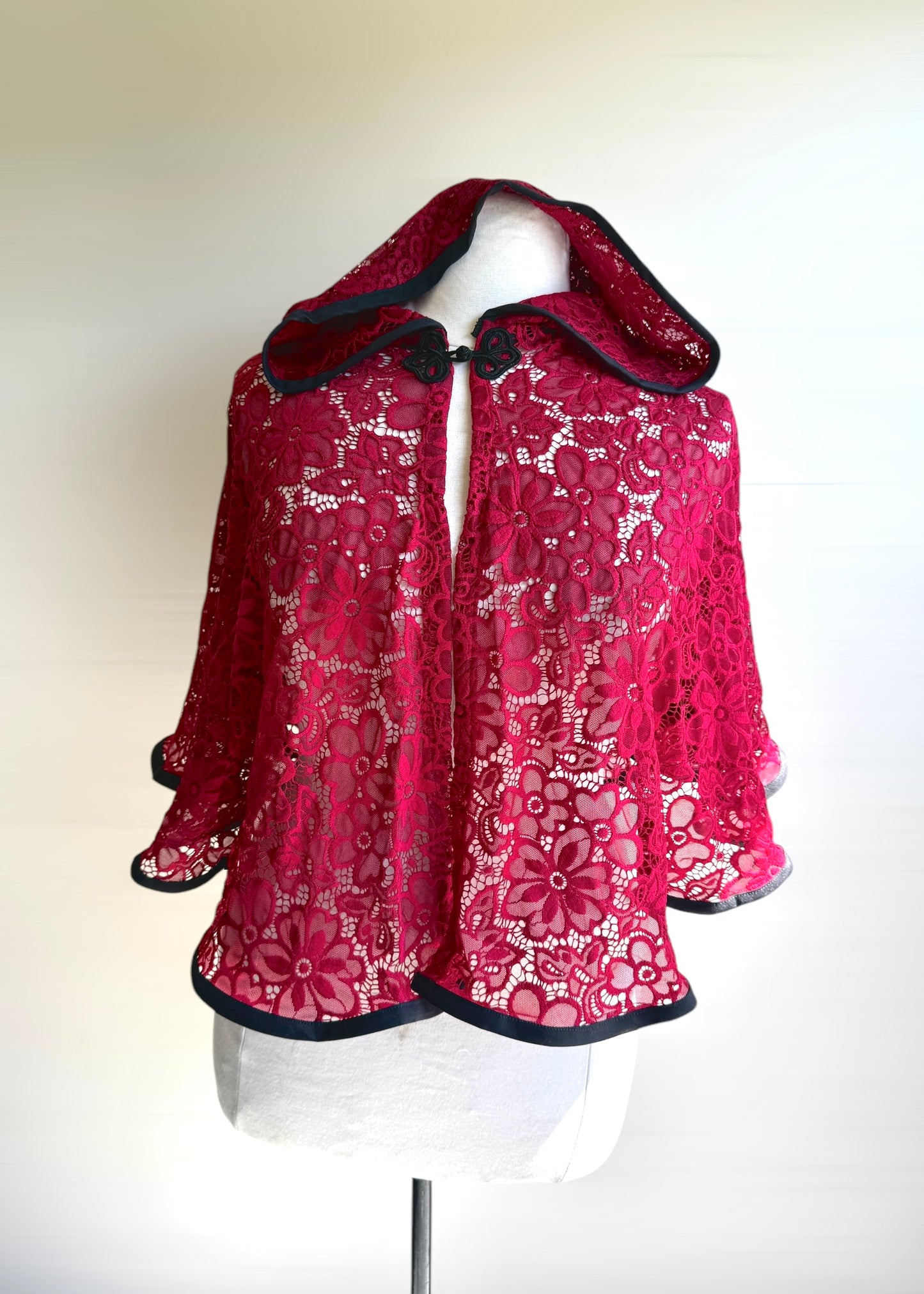Floral Lace Capelet | Peter Pan Collar Vintage Style Cape | Wedding Shoulder Shawl Wrap | Cottagecore Goblincore Fairycore Goth Fantasy LARP