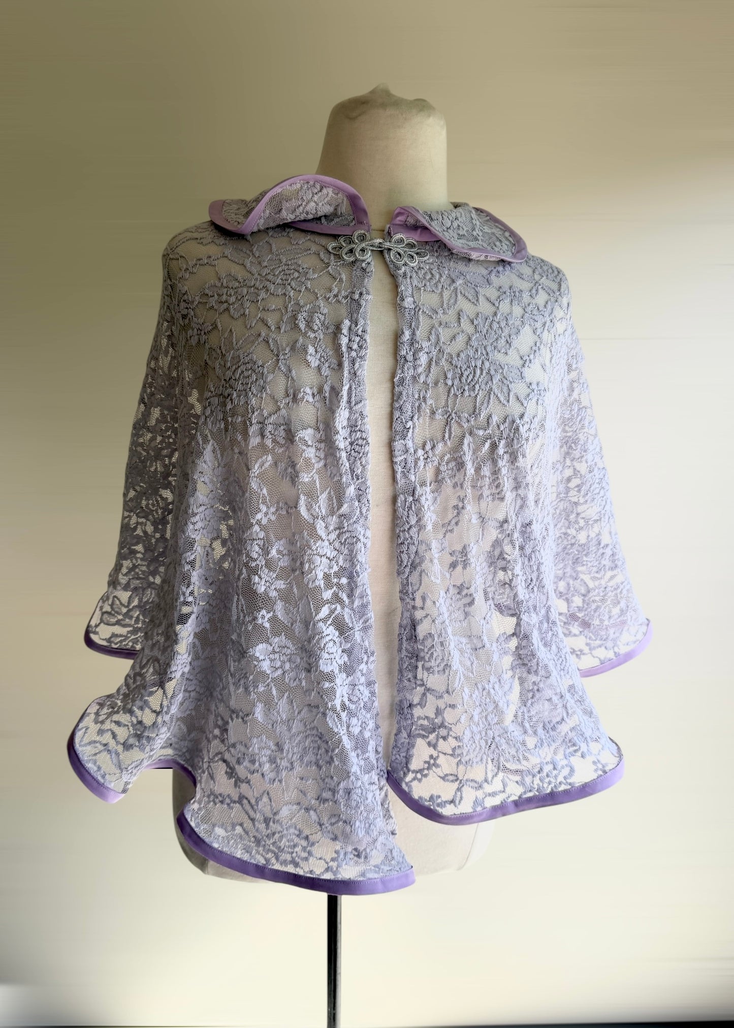 Floral Lace Capelet | Peter Pan Collar Vintage Style Cape | Wedding Shoulder Shawl Wrap | Cottagecore Goblincore Fairycore Goth Fantasy LARP