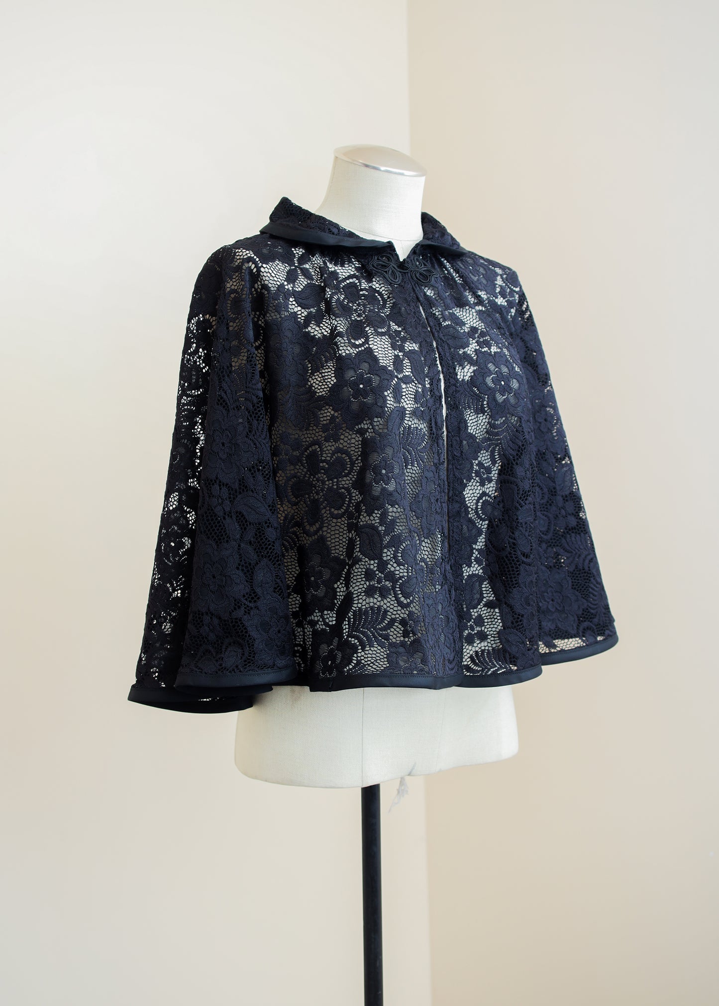 Floral Lace Capelet | Peter Pan Collar Vintage Style Cape | Wedding Shoulder Shawl Wrap | Cottagecore Goblincore Fairycore Goth Fantasy LARP