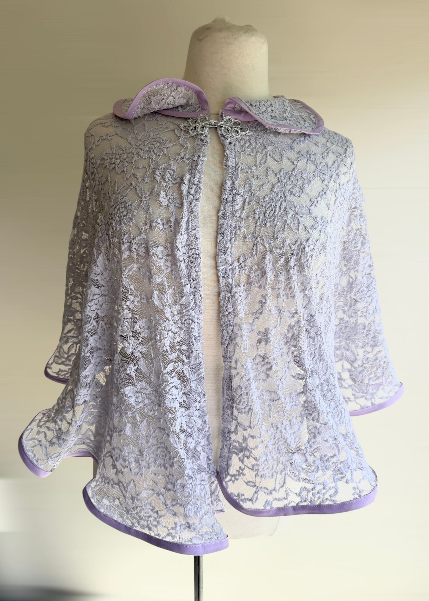 Floral Lace Capelet | Peter Pan Collar Vintage Style Cape | Wedding Shoulder Shawl Wrap | Cottagecore Goblincore Fairycore Goth Fantasy LARP
